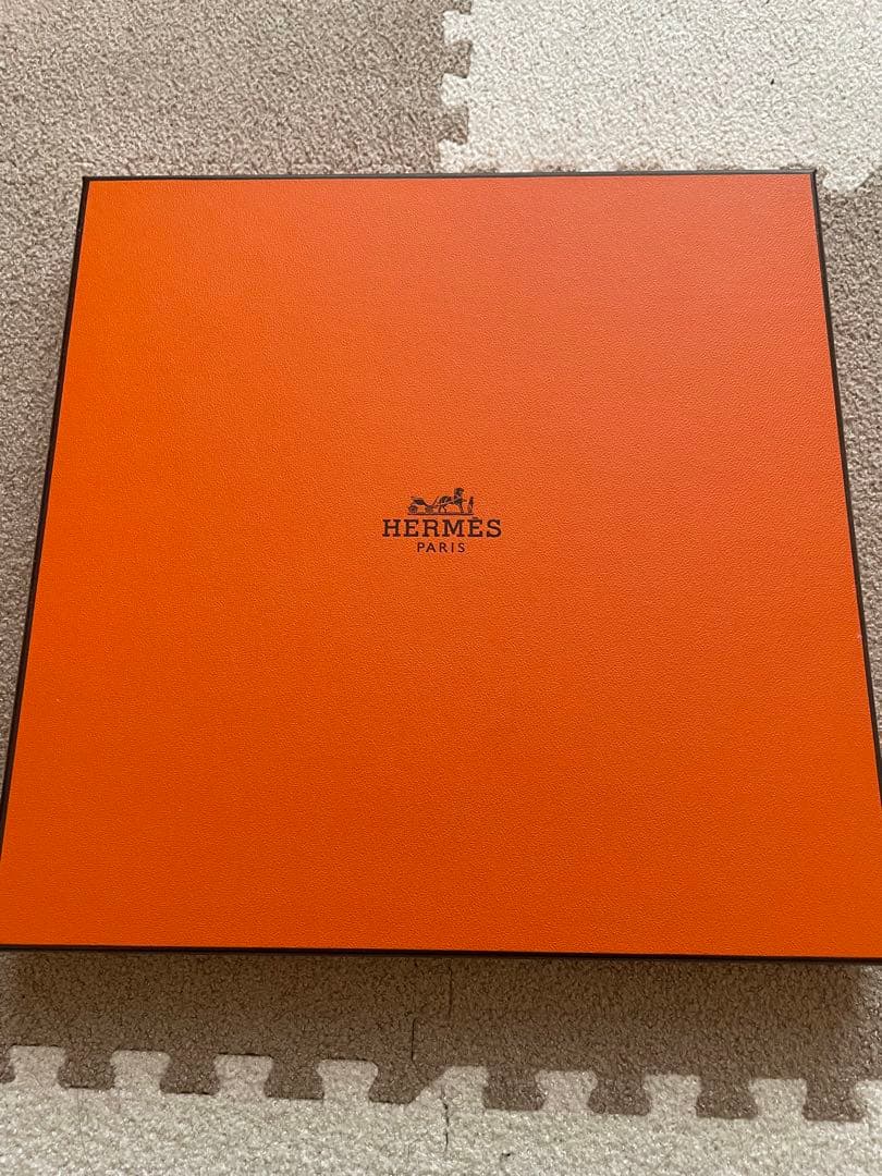 エルメス馬の絵柄 陶器 皿置物 箱付き