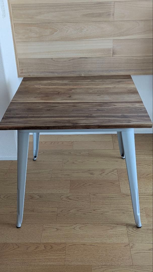 ノーチェ　NOCE グレーカラーのスチール　80㎝ダイニングテーブル