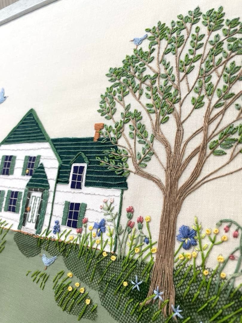 青木和子 刺繍 完成品 赤毛のアンの島 「グリーンゲイブルズ」 - メルカリ