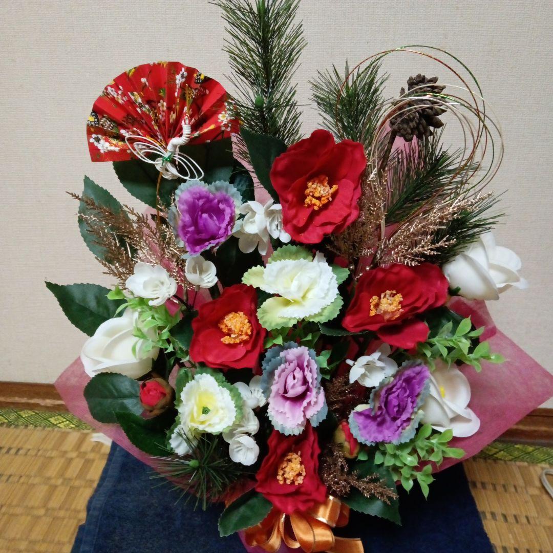 お正月飾り　赤い椿　葉牡丹　アレンジメント