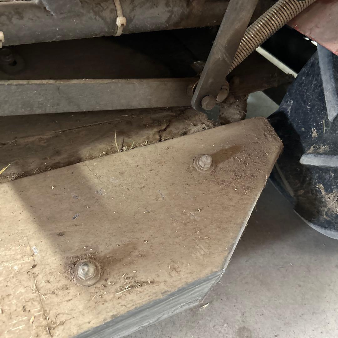 乗用草刈機 ラビットモアー　RM81A