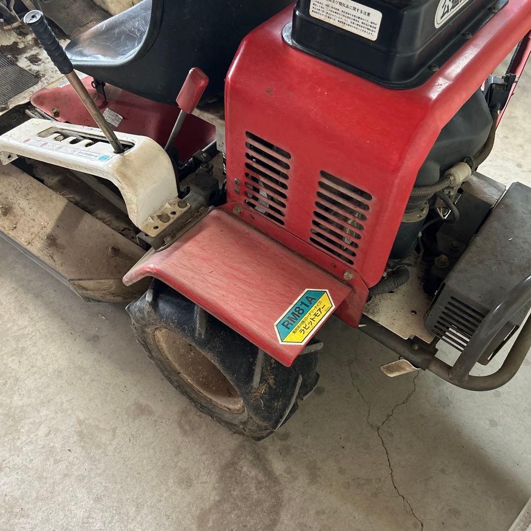 乗用草刈機 ラビットモアー　RM81A