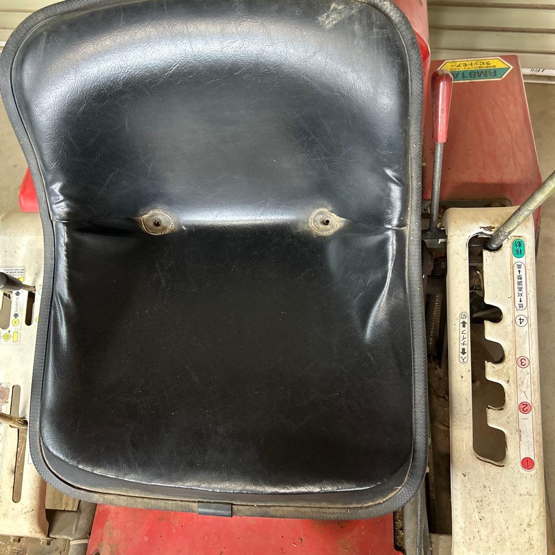 乗用草刈機 ラビットモアー　RM81A