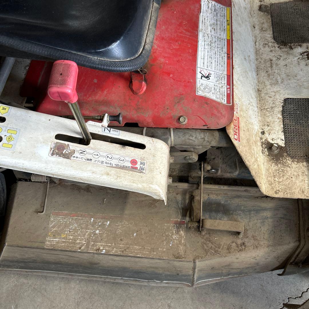 乗用草刈機 ラビットモアー　RM81A