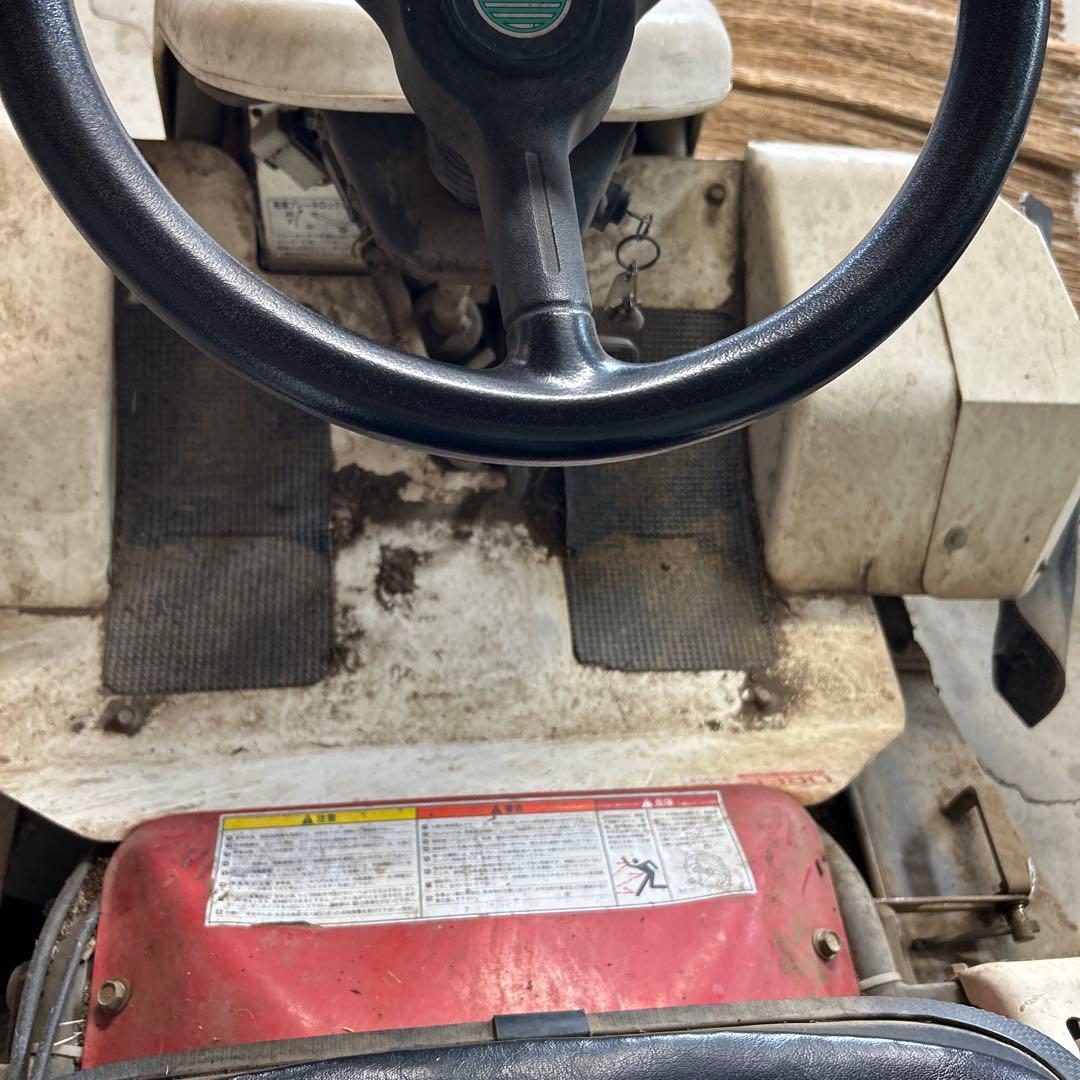 乗用草刈機 ラビットモアー　RM81A