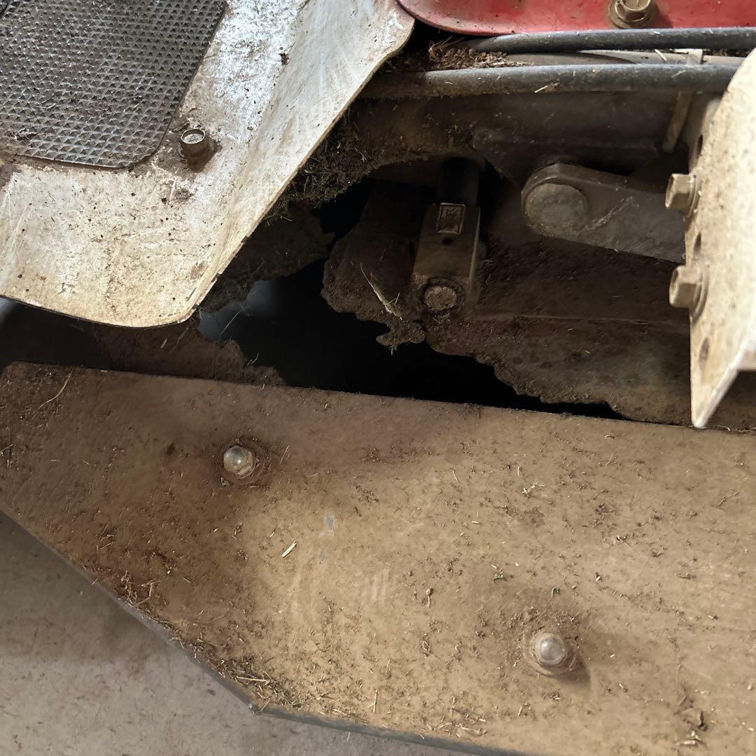 乗用草刈機 ラビットモアー　RM81A