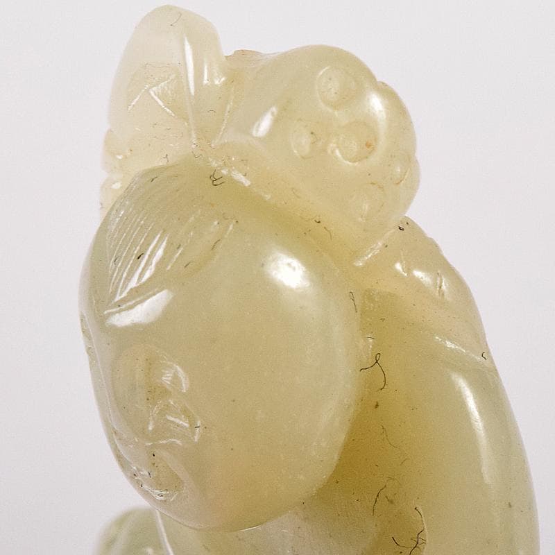 中国　玉石彫刻　天女　根付　紙鎮　置物　C　8063E