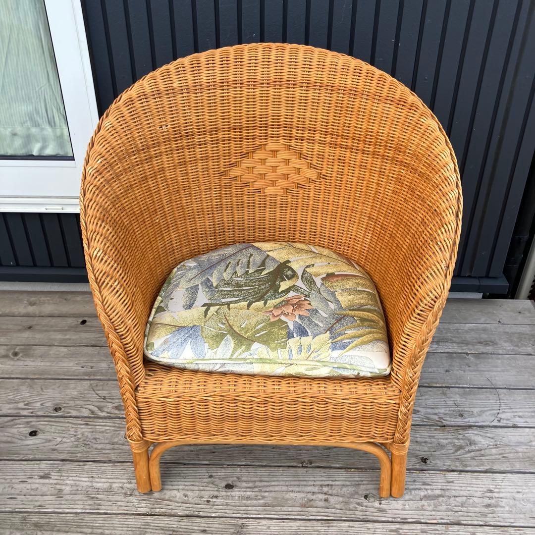 ① 昭和レトロ カザマ 花柄クッション アーチ型ラタンチェア アームチェア