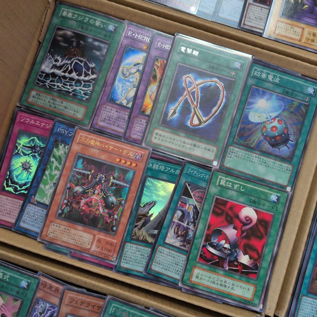 s遊戯王ダンボール6箱分まとめ売り引退品 - メルカリ