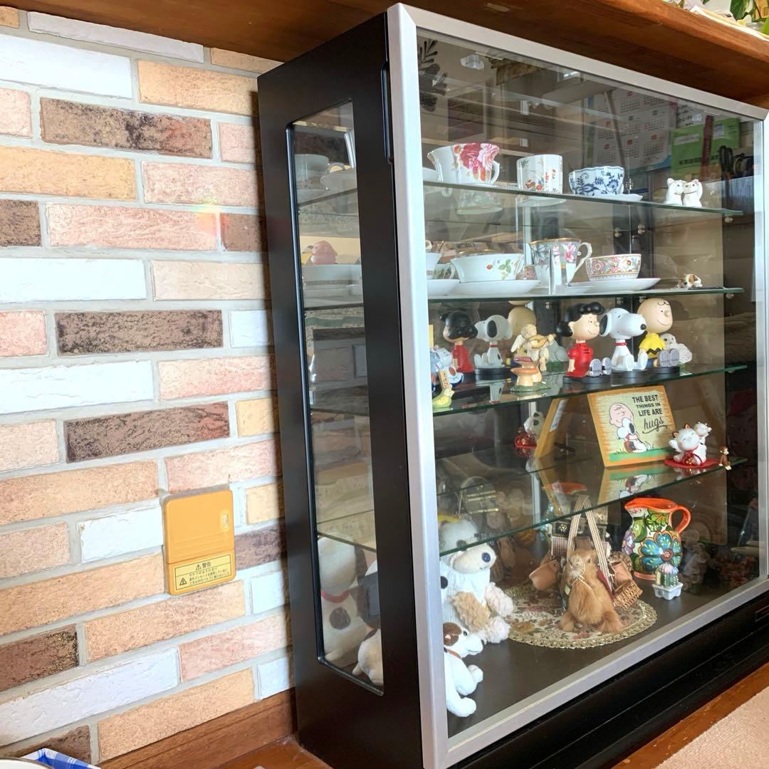 【取りに来て下さる方】インテリアガラスケース　　飾り棚　棚の高さ変更可能