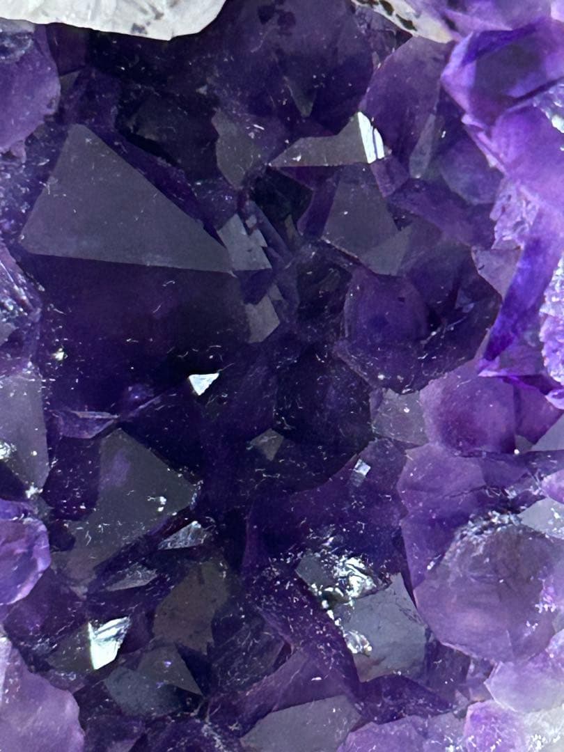 ウルグアイ産　 アメジストカルサイト共生　置物