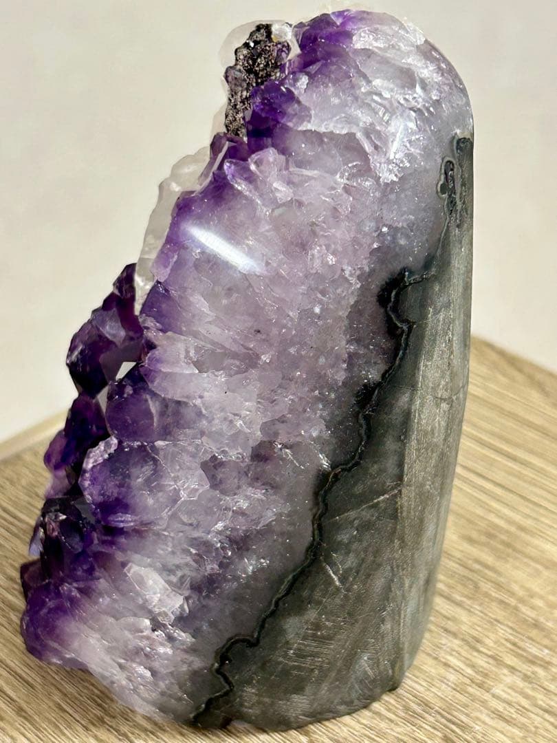 ウルグアイ産　 アメジストカルサイト共生　置物