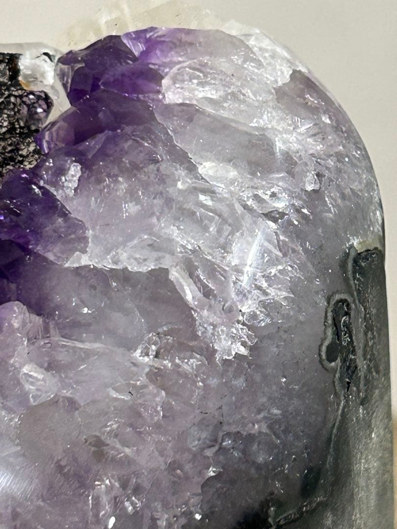 ウルグアイ産　 アメジストカルサイト共生　置物