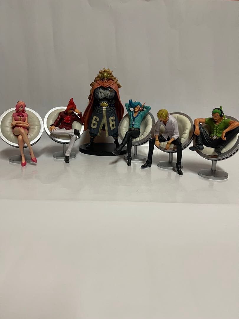 ワンピース vinsmoke family ヴィンスモークファミリーフィギュア ヴィンスモークファミリー 未開封 6体コンプセット - メルカリ