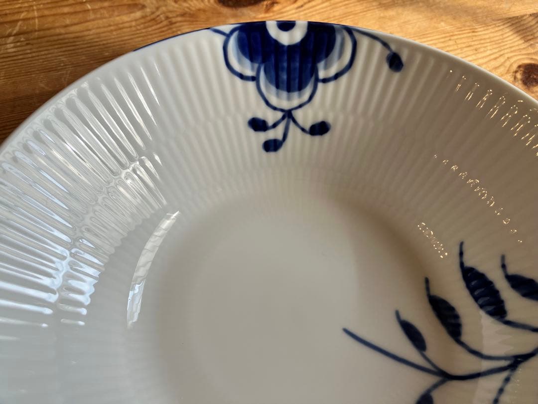 ロイヤルコペンハーゲン　ブルーフルーテッド メガ ディーププレート 17×2