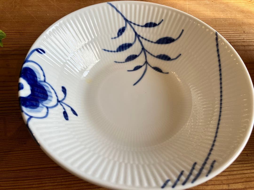 ロイヤルコペンハーゲン　ブルーフルーテッド メガ ディーププレート 17×2