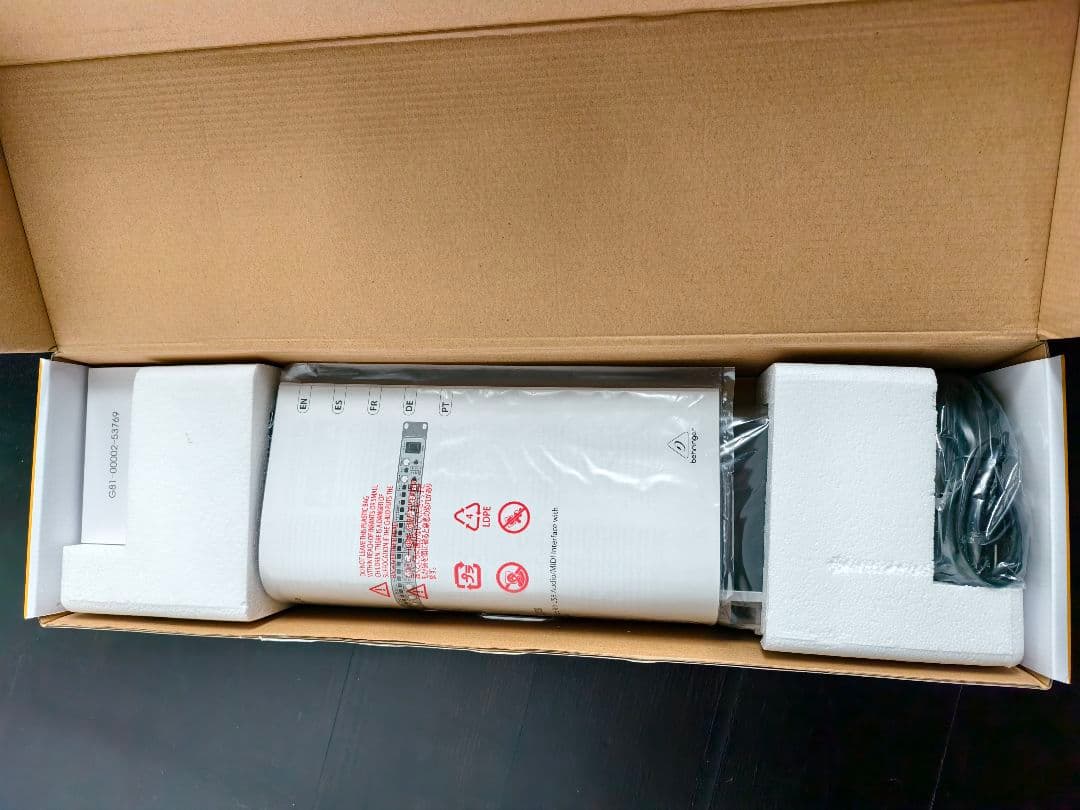 【新品】 Behringer U-PHORIA UMC1820 ベリンガー