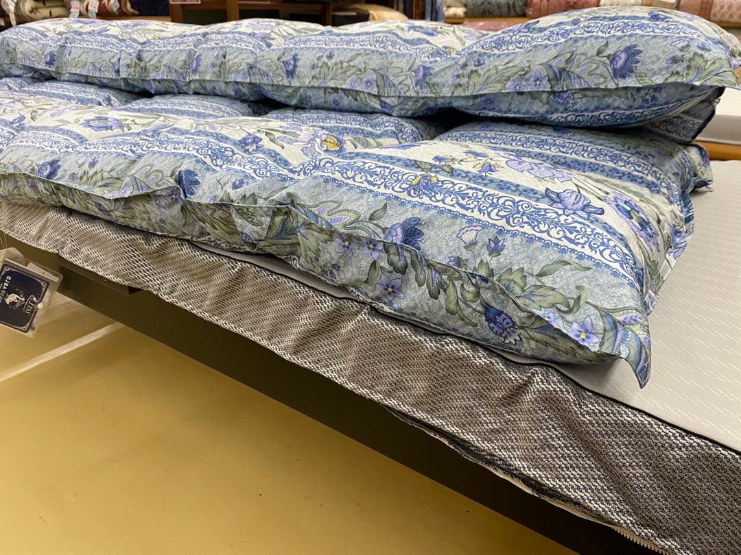 西川　羽毛掛け布団・リバクラブ　ハンガリー産グレーグースダウン９０%・シングル