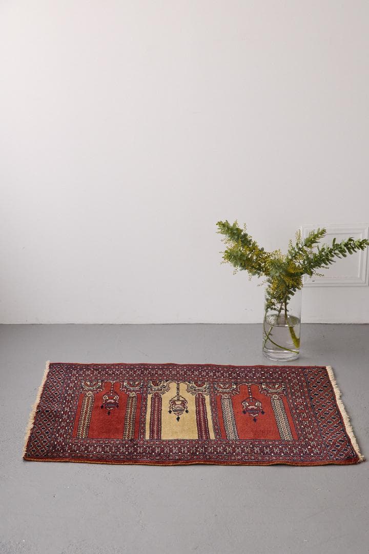 ヴィンテージラグ トライバルラグ パキスタン産（94×65cm）赤 黄 紺 黒