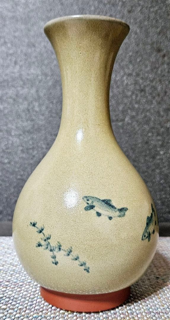 人間国宝　佐渡　無名異焼　五代 伊藤赤水 造　染付　水藻に魚の図　花入れ　共箱