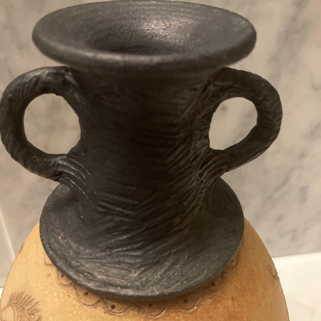 90 年代スリランカ作家Ajithさんが手掛けた雰囲気抜群の花瓶 - メルカリ