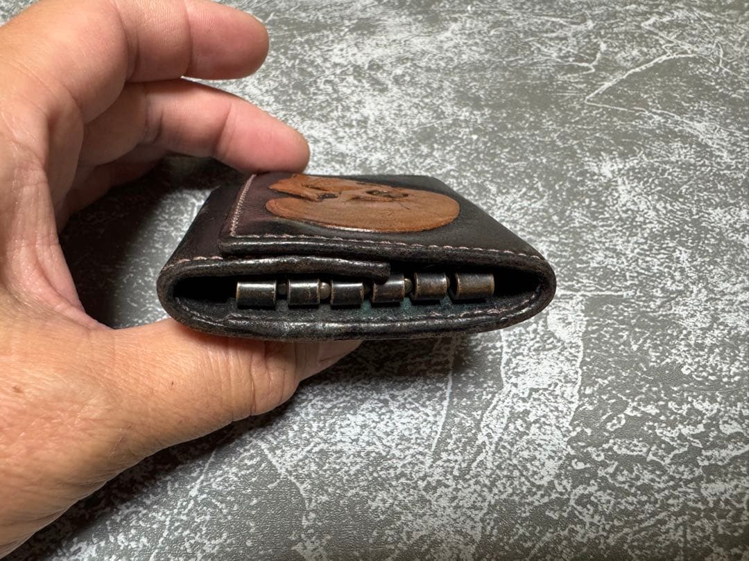 スカルレザーカービングキーケース