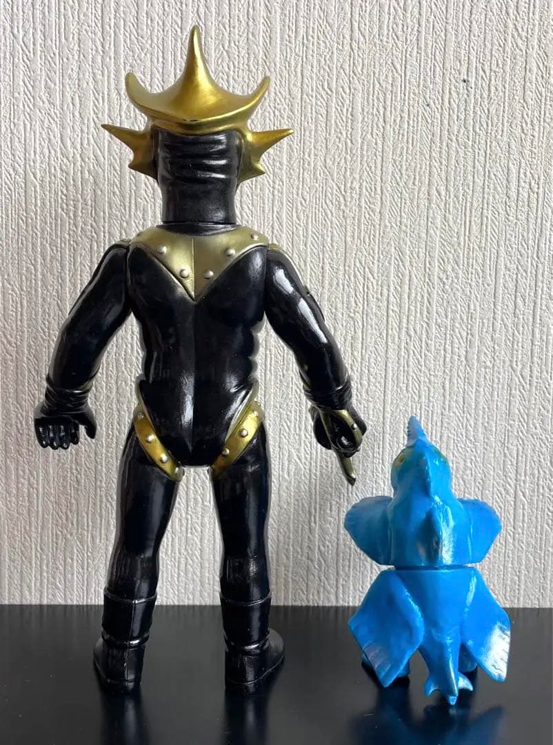 ベアモデル バルキー星人 サメクジラ ソフビ 開封品 - メルカリ