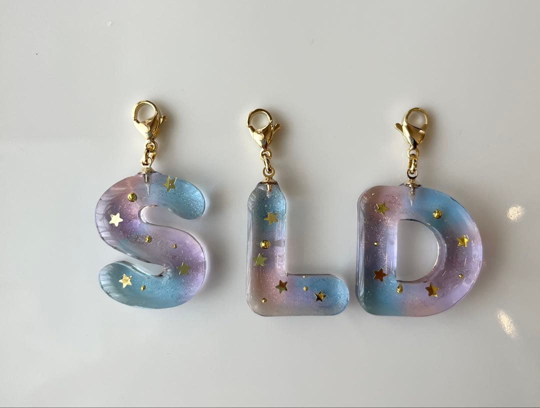 星空のイニシャルチャーム　オーダー品　参考ページ　レジン　イニシャル　星座
