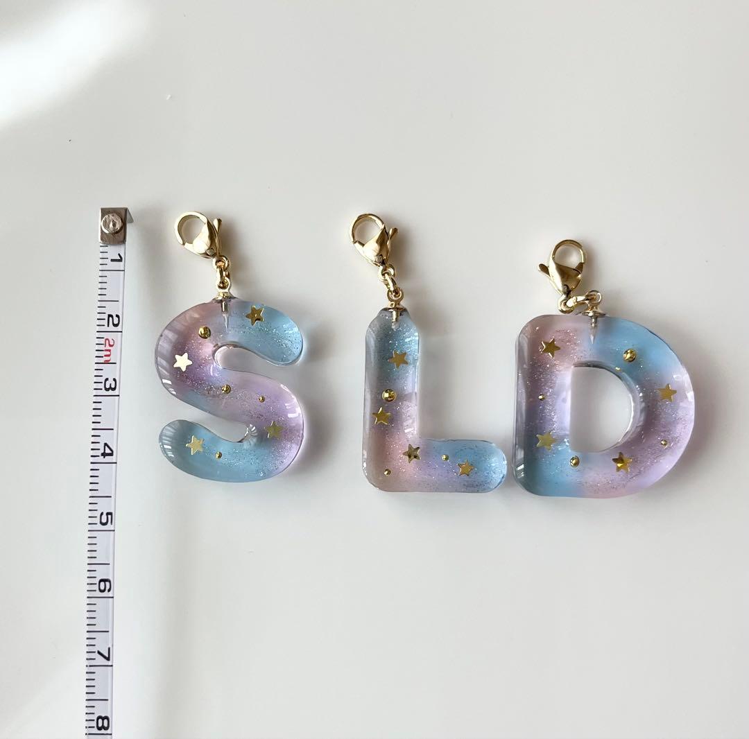 星空のイニシャルチャーム　オーダー品　参考ページ　レジン　イニシャル　星座
