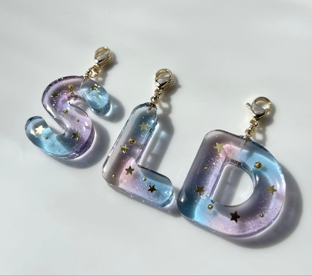 星空のイニシャルチャーム　オーダー品　参考ページ　レジン　イニシャル　星座