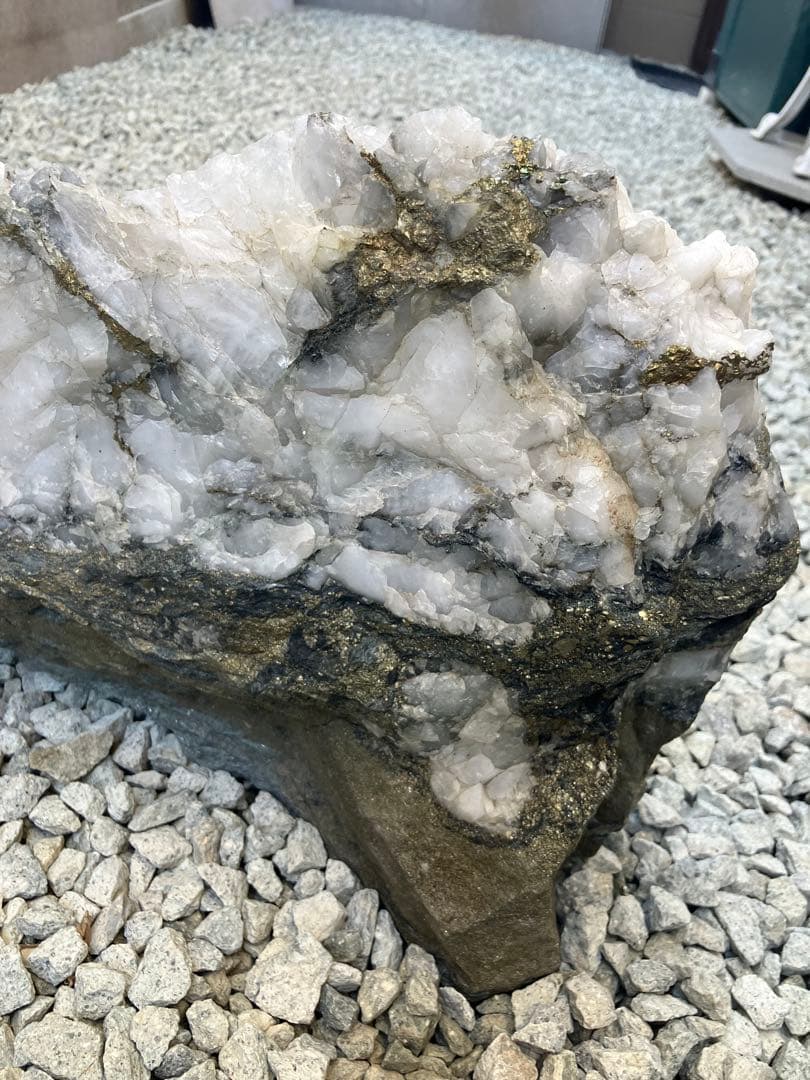 金鉱石　天然石　鑑賞石　自然石　飾り物　オブジェ