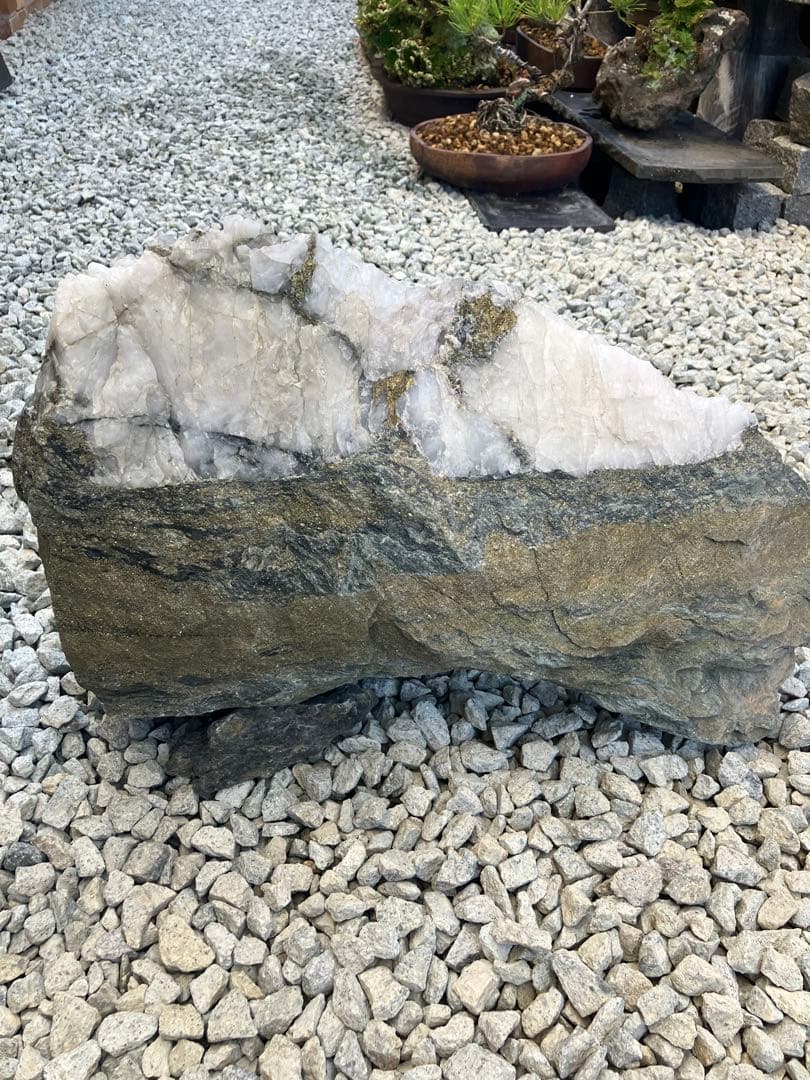 金鉱石　天然石　鑑賞石　自然石　飾り物　オブジェ