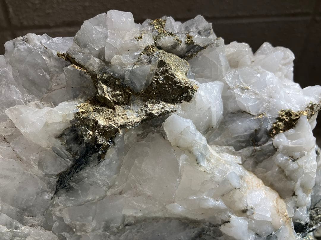 金鉱石　天然石　鑑賞石　自然石　飾り物　オブジェ