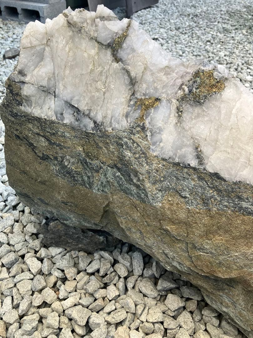 金鉱石　天然石　鑑賞石　自然石　飾り物　オブジェ