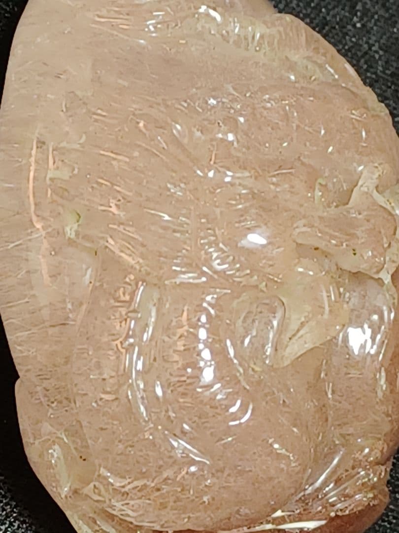 ラビットヘアールチル　本水晶龍 の彫刻 の置物　ネックレス用の穴あり！