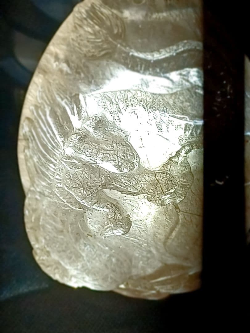 ラビットヘアールチル　本水晶龍 の彫刻 の置物　ネックレス用の穴あり！