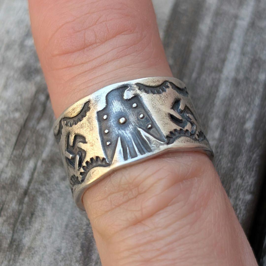 ハンドメイドのシルバーリング　インディアンジュエリー風