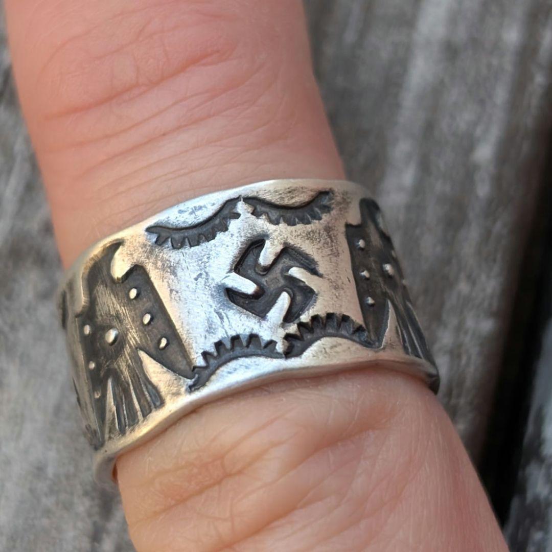 ハンドメイドのシルバーリング　インディアンジュエリー風