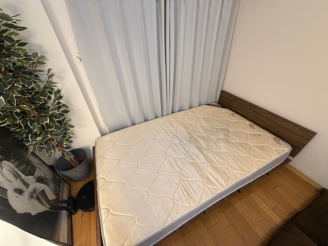 【美品】モダンデザイン ローベッド「E-go（イーゴ）」　セミダブル