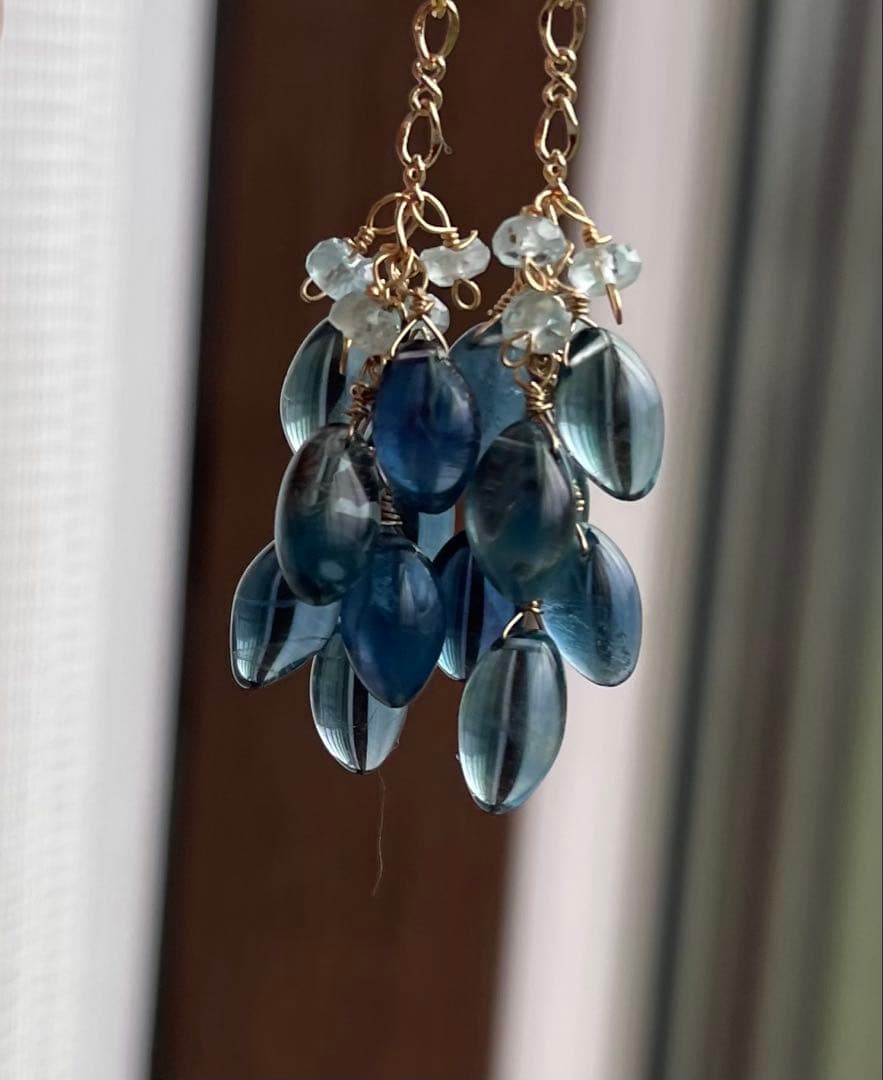 綺麗ブルーフローライトマーキスたわわピアスチャーム