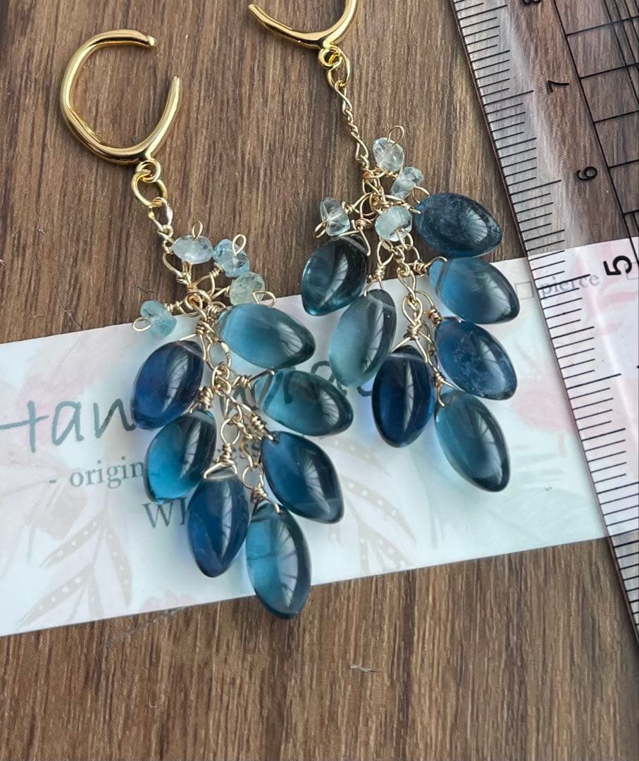 綺麗ブルーフローライトマーキスたわわピアスチャーム