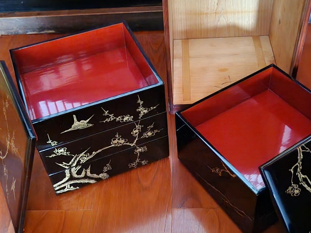 k*o様 蔵出し品！漆器 重箱 金箔装飾 5段 ケース付き