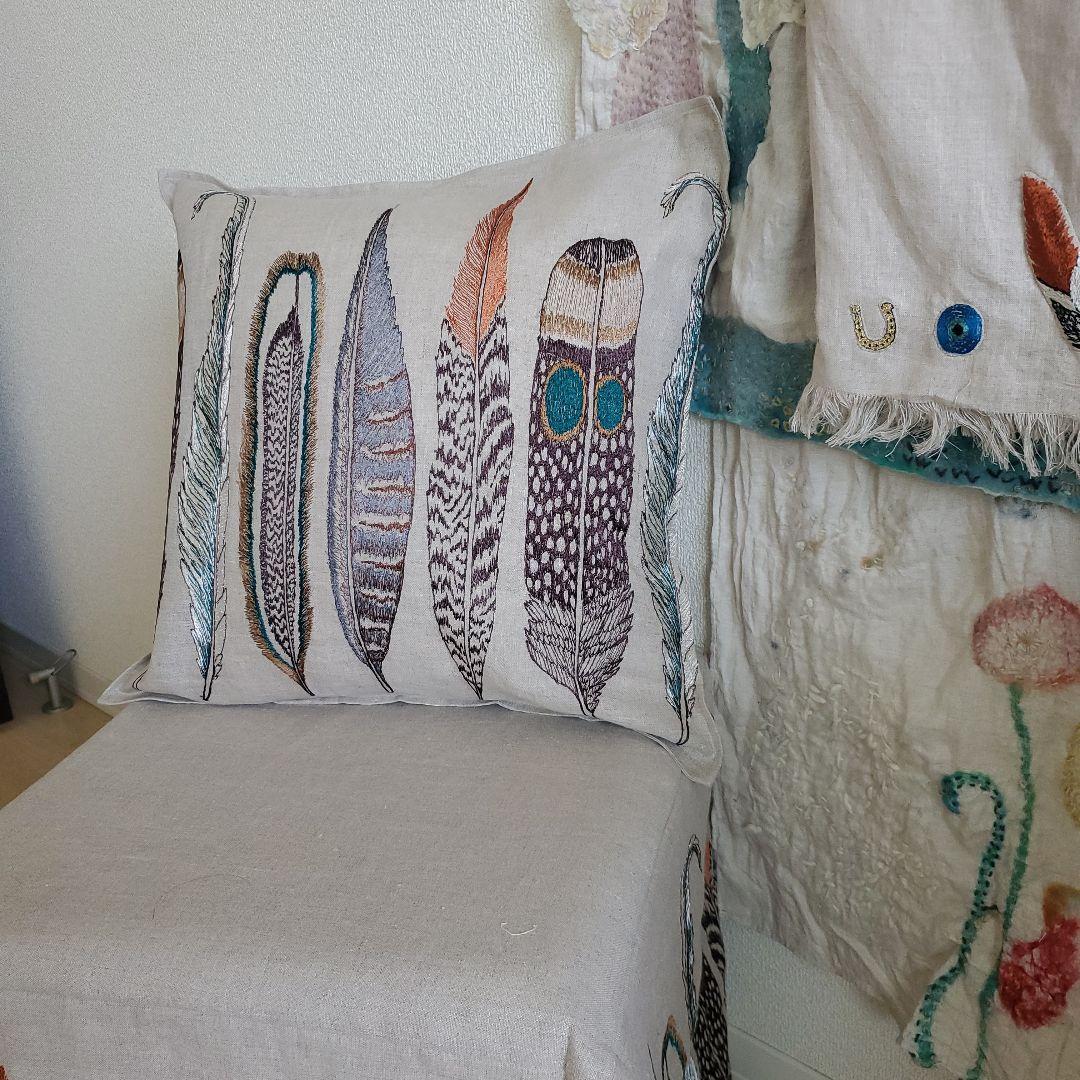 専用ページ　ハンドメイド❁ コーラル&タスク　Feathersクッションカバー