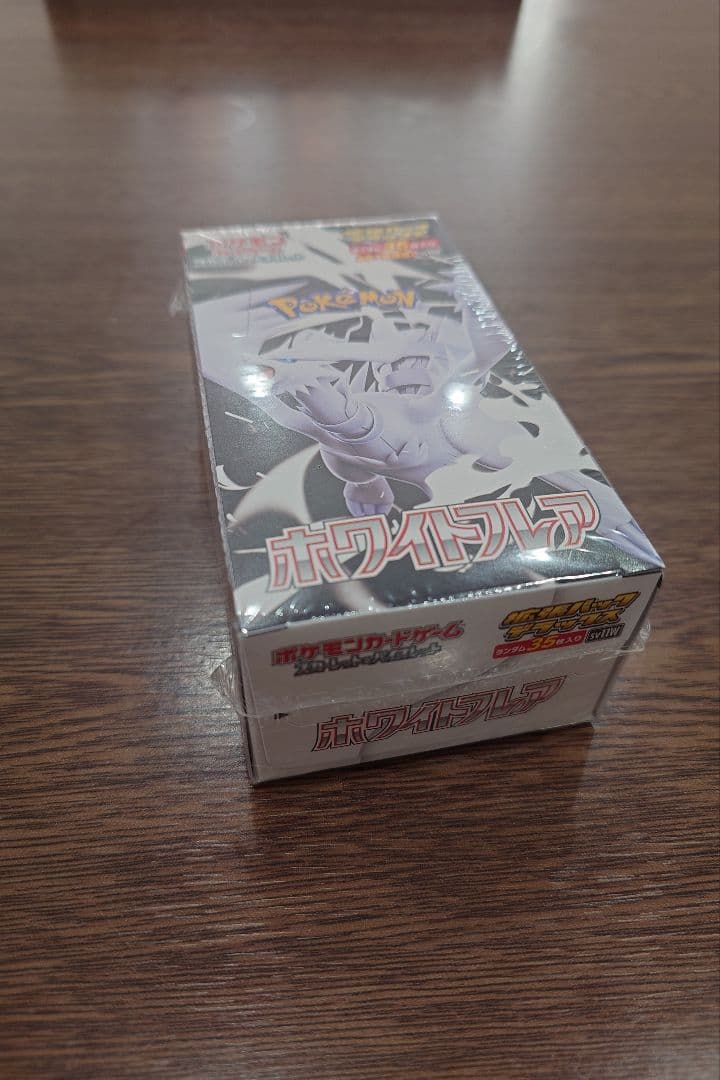 ポケカ　ホワイトフレア　デラックスBOX　シュリンク付き　未開封
