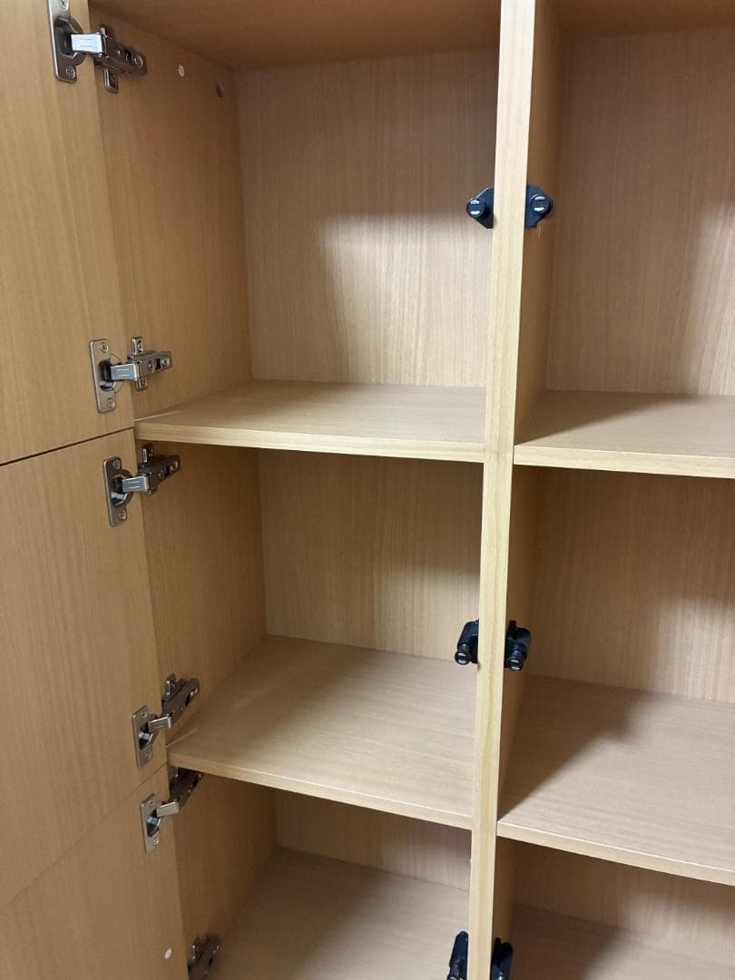 扉付き木製格子型棚　３列４段　②