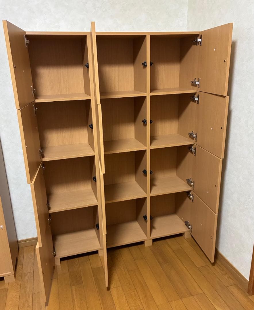 扉付き木製格子型棚　３列４段　②