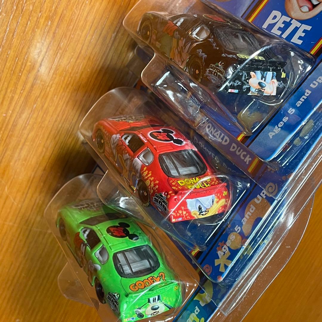 ナスカー 1/64 シボレー デイトナ500 ディズニー エディション 2004