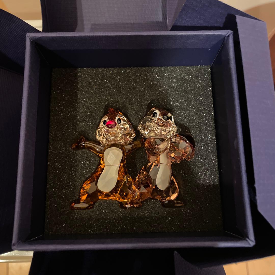 ディズニー　スワロフスキー　チップとデール 新品！