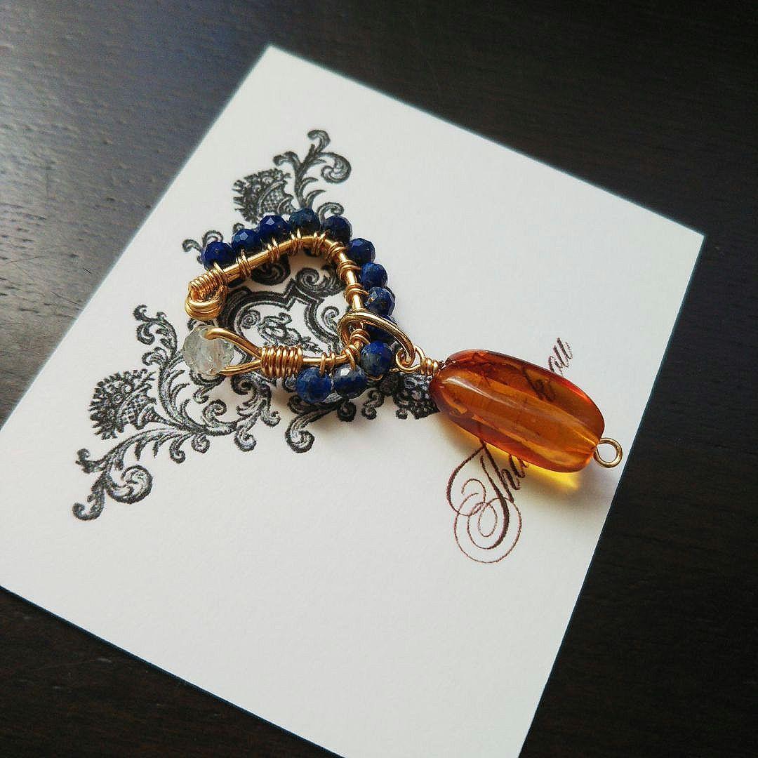 【サービス品】ラピスラズリ&琥珀 イヤーカフ