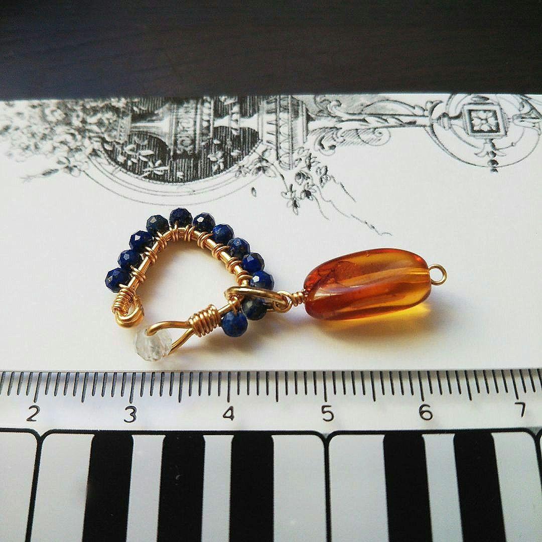 【サービス品】ラピスラズリ&琥珀 イヤーカフ